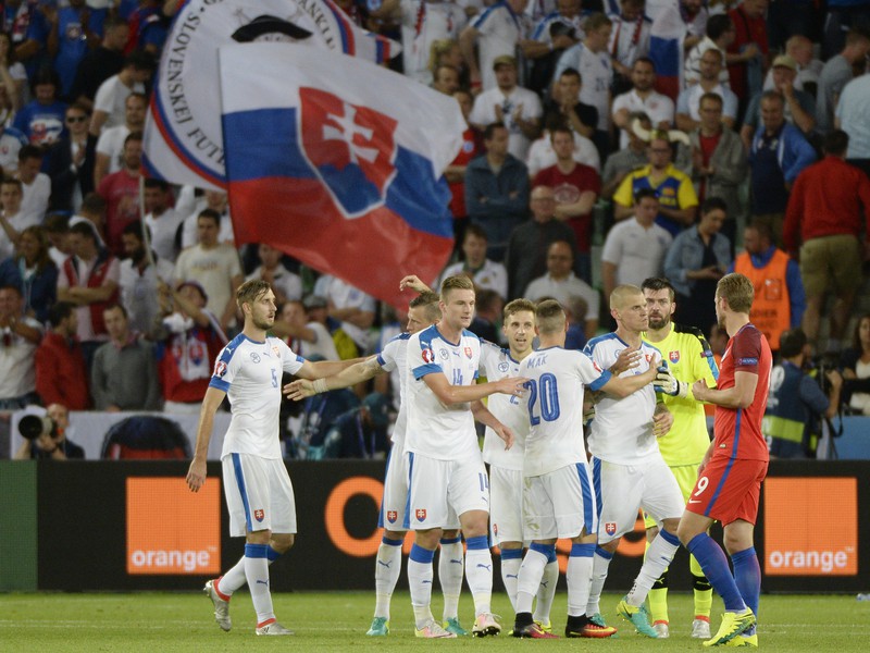 Radosť slovenských reprezentantov po bezgólovej remíze s Anglickom