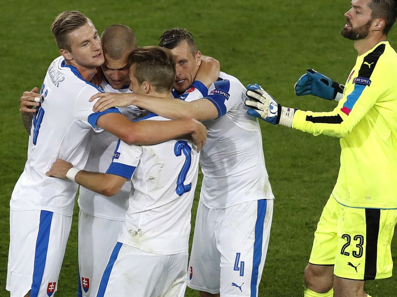 Radosť slovenských reprezentantov po bezgólovej remíze s Anglickom