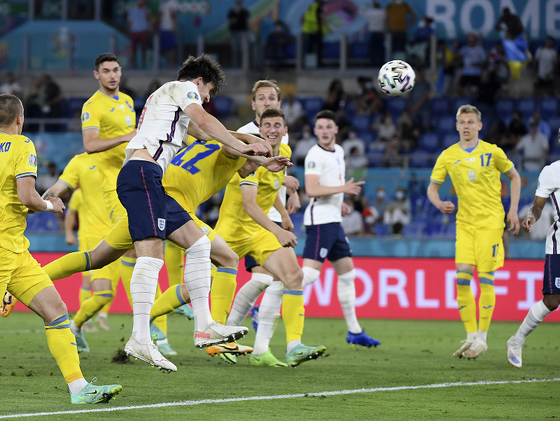 Harry Maguire strieľa gól proti Ukrajine