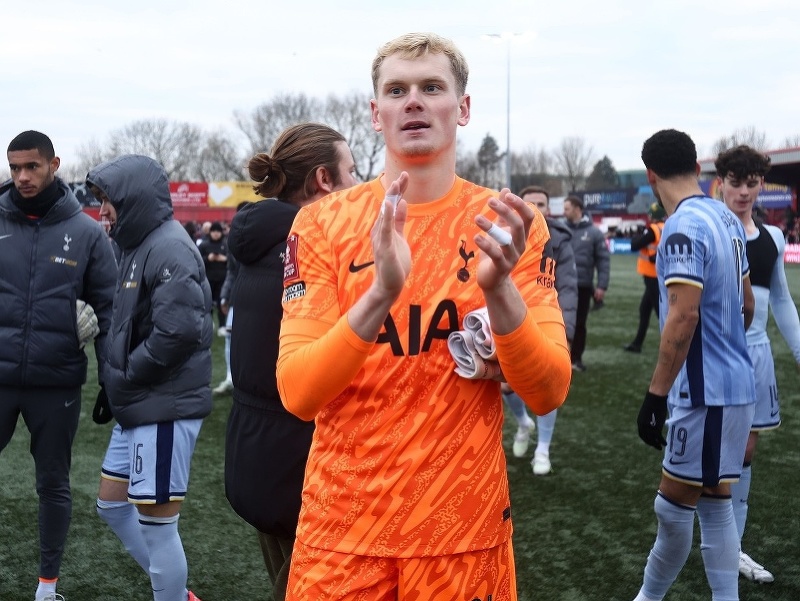 Antonín Kinský po postupe Tottenhamu zdraví fanúšikov