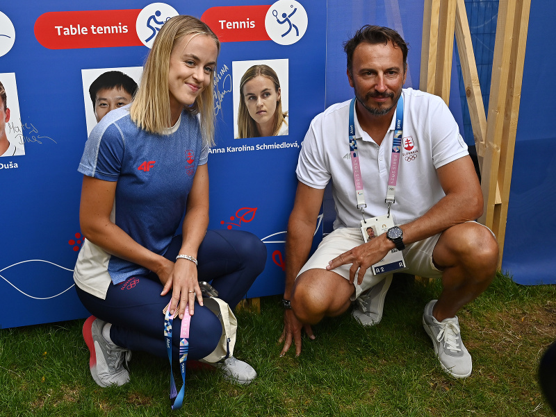 Na snímke slovenská tenistka Anna Karolína Schmiedlová a tréner Ladislav Simon