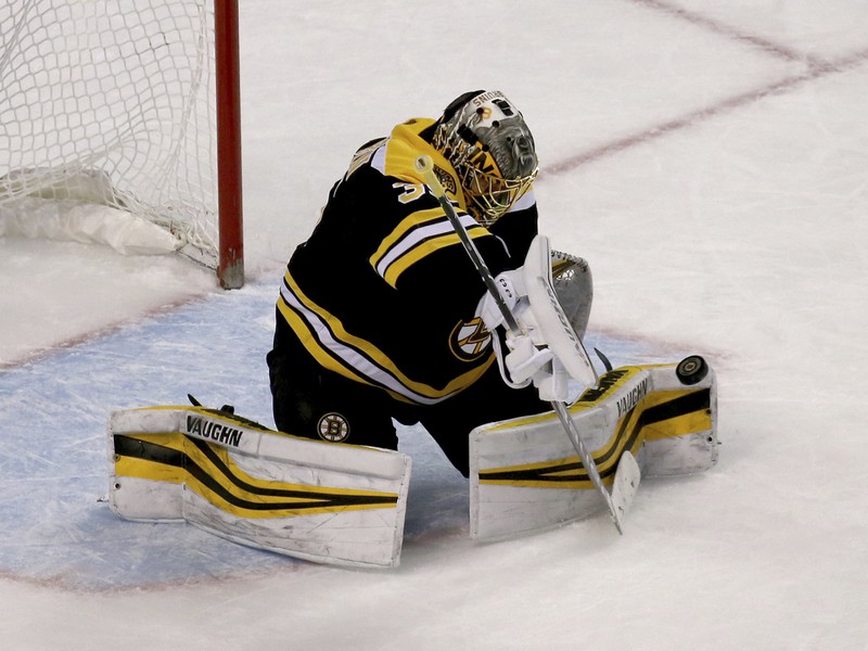 Anton Khudobin, Boston deklasoval Carolinu