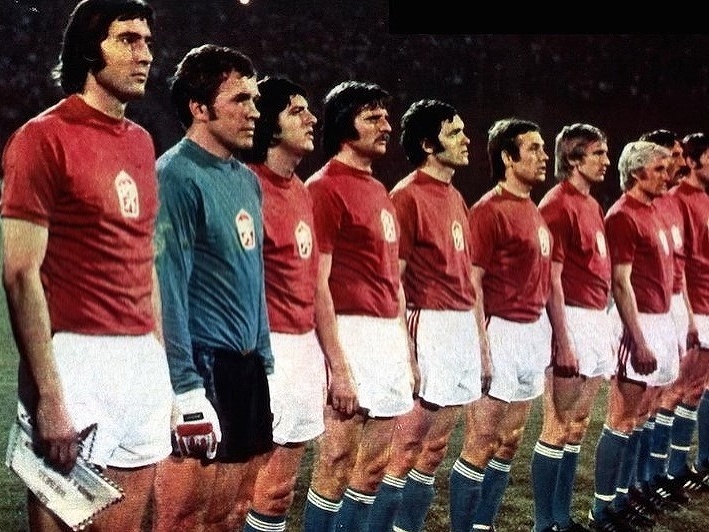Na rchívnej fotografii základná jedenástka československej futbalovej reprezentácie pred finálovým zápasom ME 1976