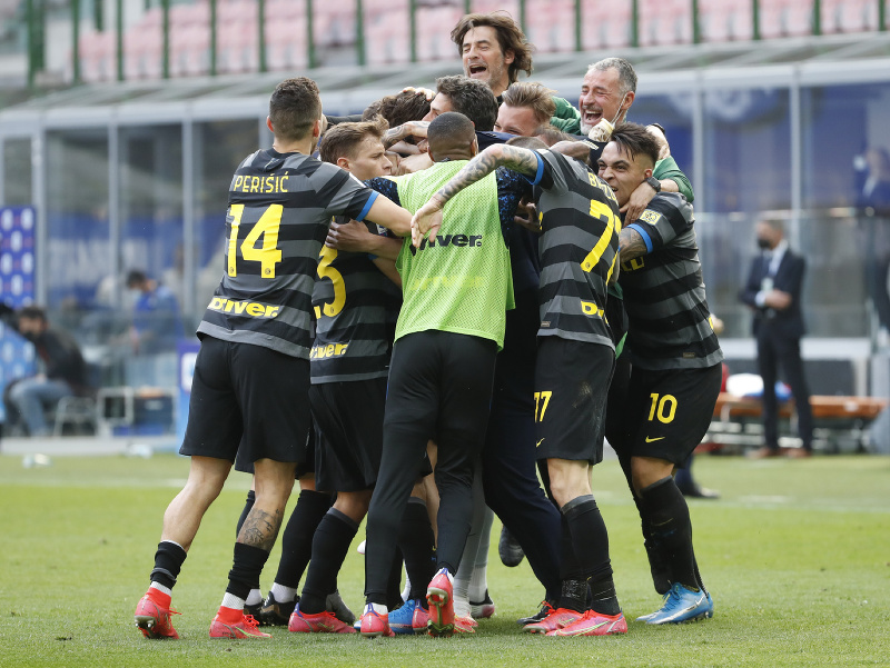 Futbalisti Interu Miláno sa radujú z výhry