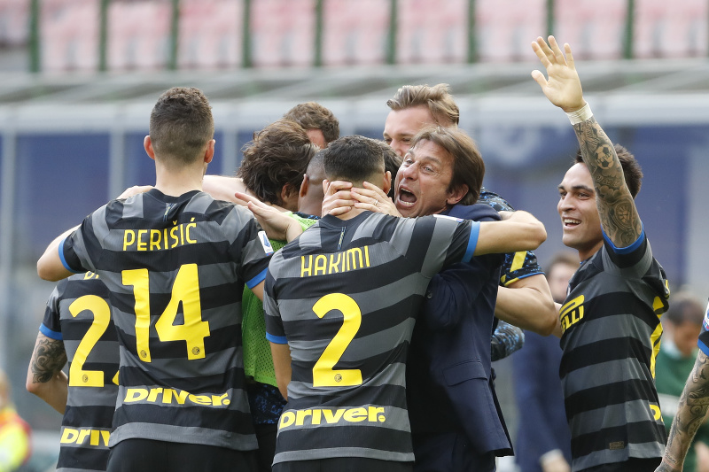 Futbalisti Interu Miláno sa radujú z výhry