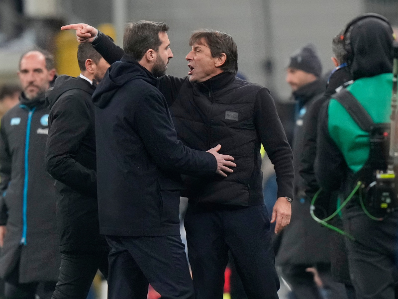 Rozčúlený Antonio Conte, kouč Neapola