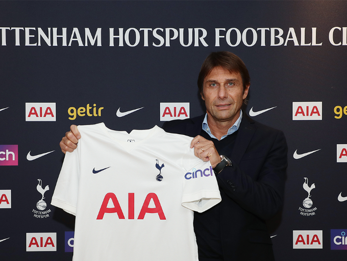 Antonio Conte sa stal novým manažérom Tottenhamu