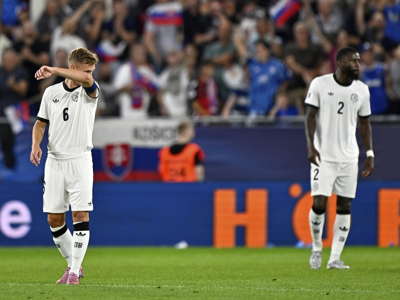 Joshua Kimmich a Antonio Rudiger po prehre so Slovákmi