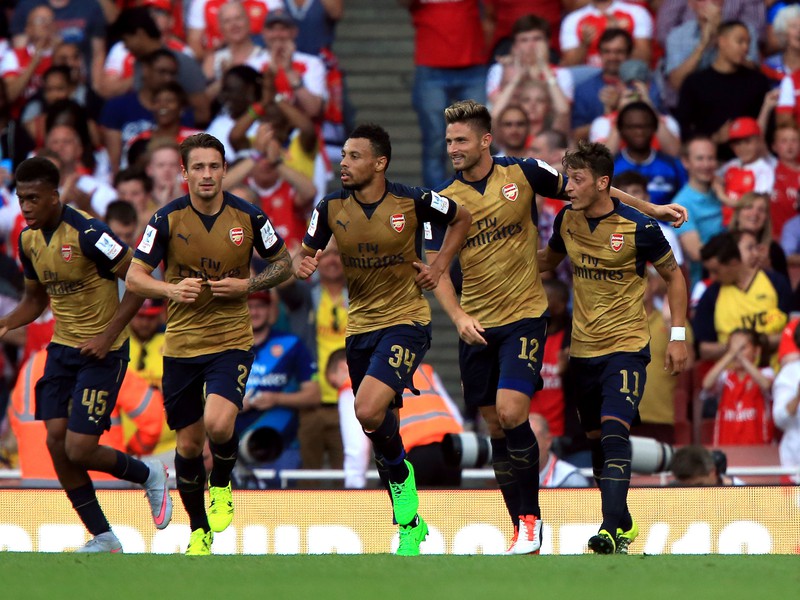 Arsenal oslavuje strelenie prvého gólu