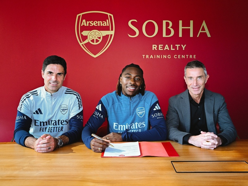 Anglický futbalista Eberechi Eze sa v sobotu oficiálne stal novou posilou Arsenalu Londýn.