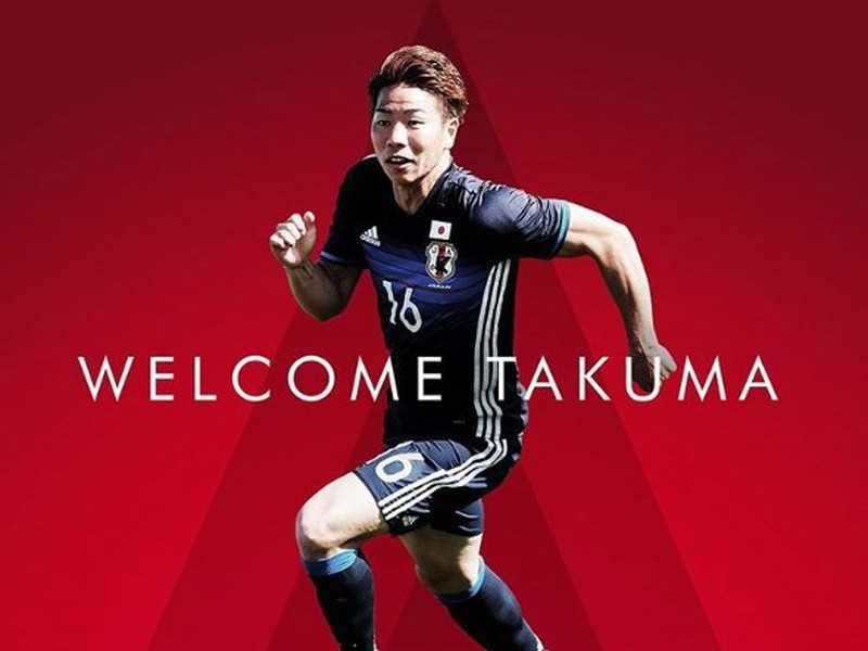 Takuma Asano novou posilou Arsenalu Londýn 
