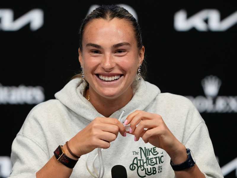 Bieloruská tenistka Aryna Sabalenková počas tlačovej konferencie pred štartom Australian Open 2026