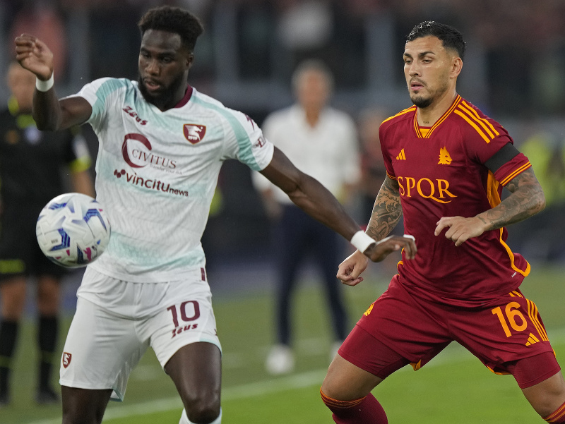 Boulaye Dia a Leandro Paredes v súboji