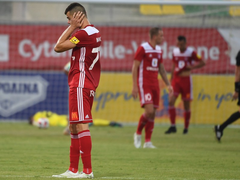 Na snímke hráči Trenčína po prehre 3:0 v odvete play off Európskej ligy AEK Larnaka - AS Trenčín