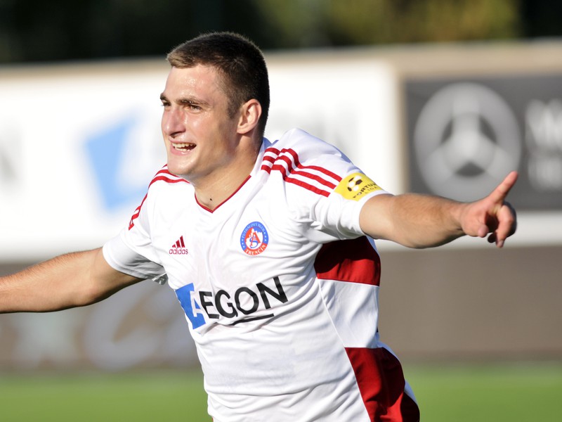 Hráč AS Trenčín Matúš Bero sa raduje z gólu