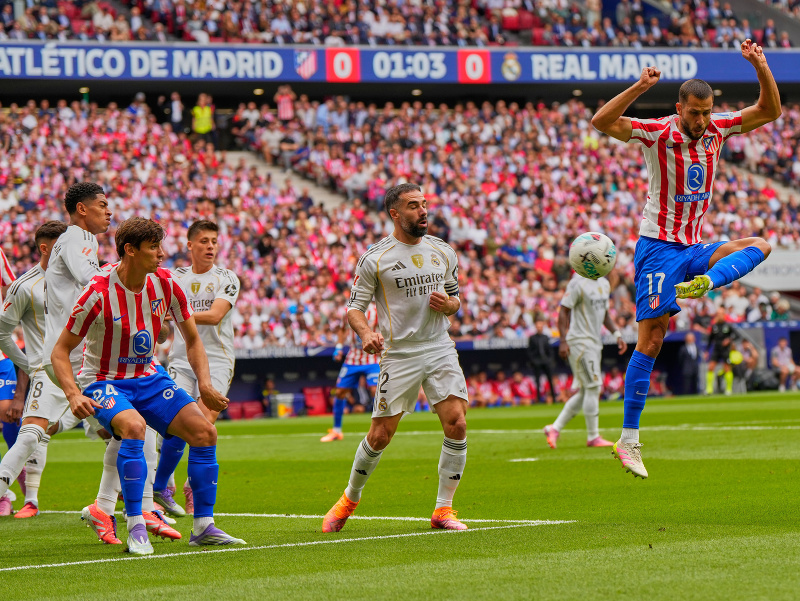 Dávid Hancko (vpravo) a Dani Carvajal z Realu