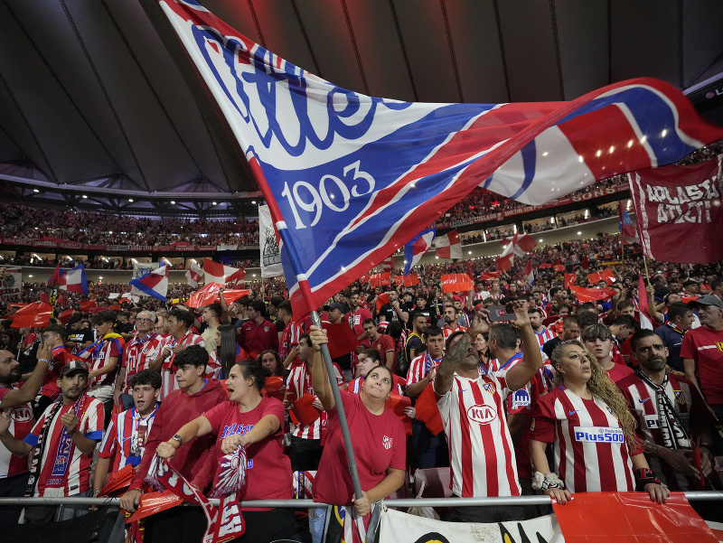 Fanúšikovia Atlética na štadióne Riyadh Air Metropolitano v Madride