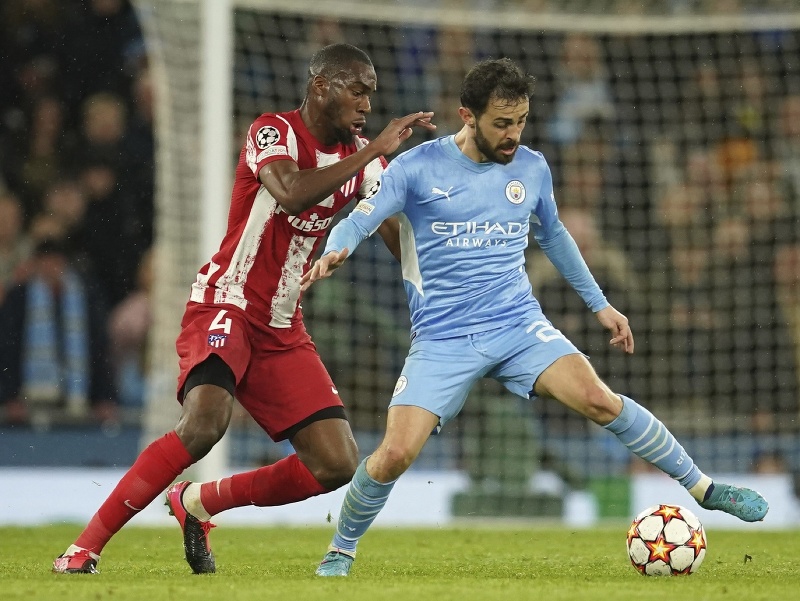 Sprava hráč City Bernardo Silva a hráč Atlética Geoffrey Kondogbia