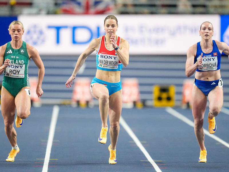 Na snímke sprava slovenská atlétka Viktória Korbová, Patrizia Van Der Wekenová z Luxemburska a Lauren Royová z Írska