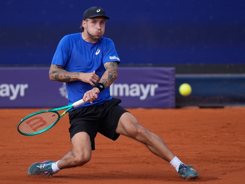 Slovenský tenista Alex Molčan odvracia úder
