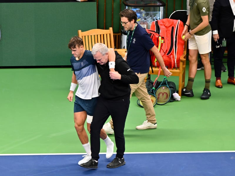 Dánsky tenista Holger Rune musel zápas skrečovať