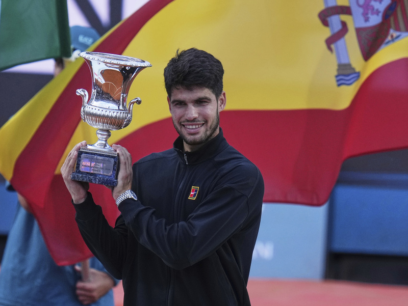 Carlos Alcaraz s trofejou pre víťaza ATP Masters 1000 Rím