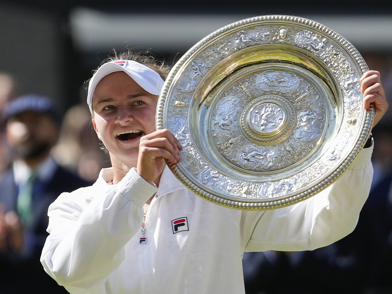 Barbora Krejčíková sa raduje z výhry vo finále Wimbledonu v roku 2024