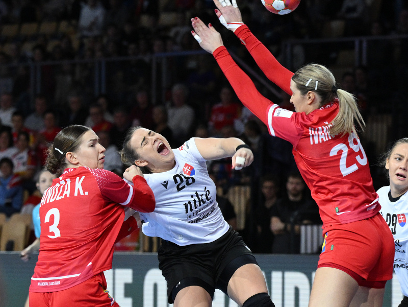 Na snímke Katarina Pandža ( Rakúsko), Barbora Lancz (Slovensko) a Ines Ivančok (Rakúsko)