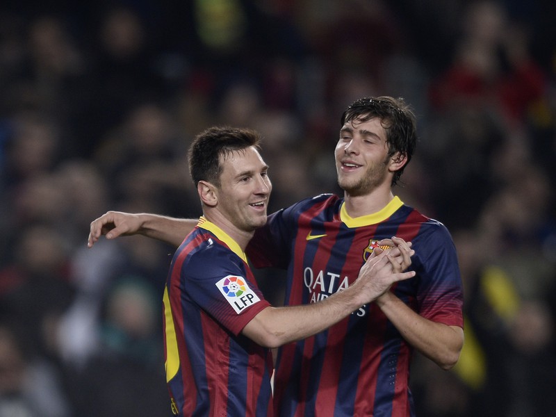 Lionel Messi so spoluhráčom Sergiom Robertom oslavujú gól do siete Getafe