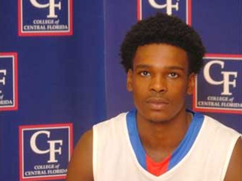 Mladý útočník univerzitného tímu Central Florida Patriots Javonte Douglas.