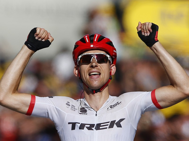 Holanďan Bauke Mollema (Trek-Segafredo) víťazí v 15. etape cyklistických pretekov Tour de France z Laissac-Severac l'Eglise do Le Puy-en-Velay