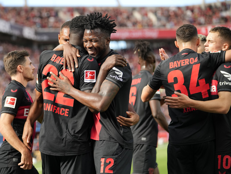 Hráči Leverkusenu a ich gólová radosť