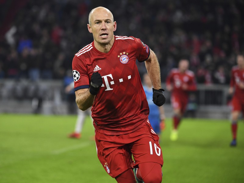 Hráč Bayernu Arjen Robben oslavuje úvodný gól