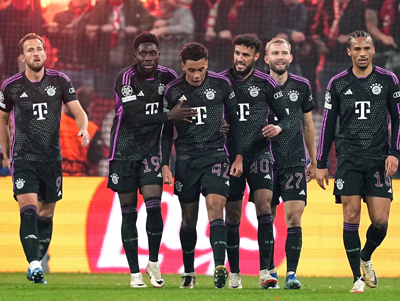 Hráči Bayernu Mníchov oslavujú gól v súboji s Kodaňou