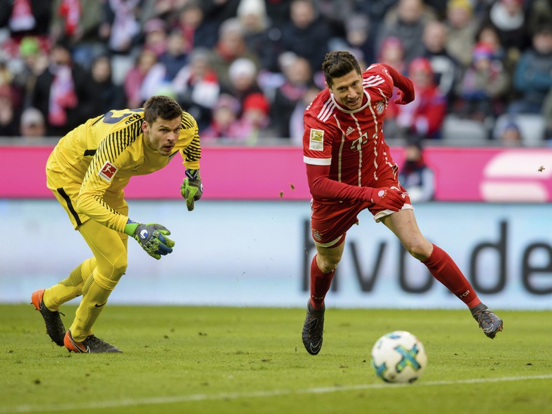 Robert Lewandowski preniká vpred