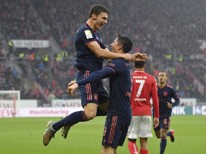 Robert Lewandowski sa raduje z gólu