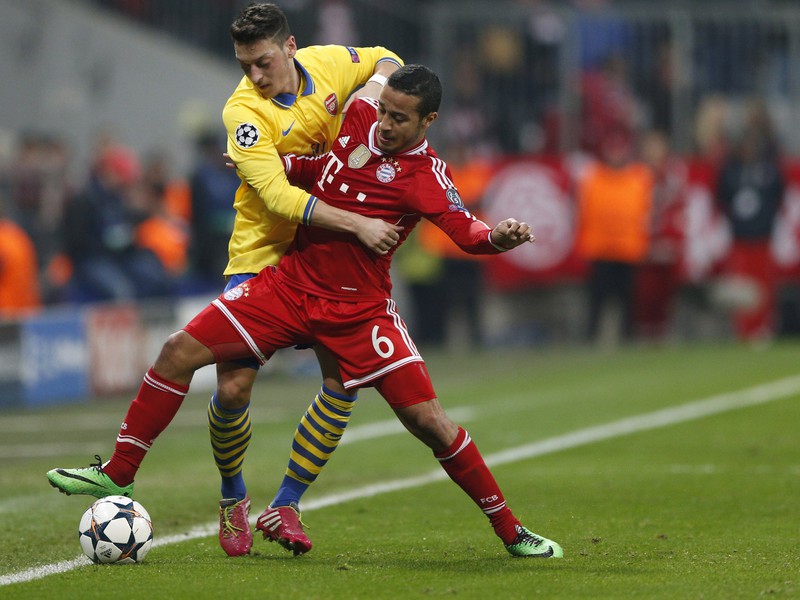 Mesut Özil a Thiago Alcántara