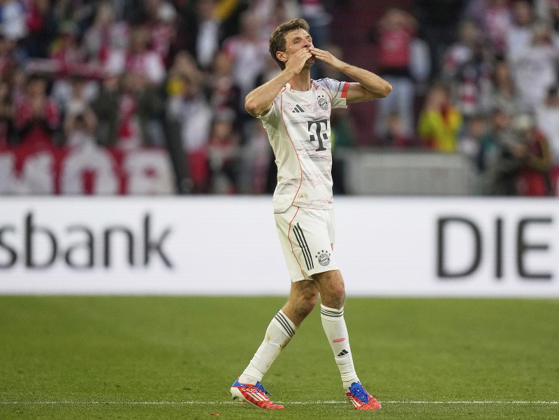 Thomas Müller sa po 25 rokoch rozlúčil s Bayernom Mníchov
