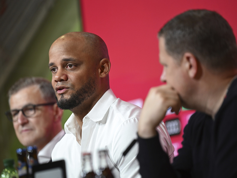 Vincenta Kompanyho oficiálne predstavili ako nového trénera futbalistov Bayernu Mníchov