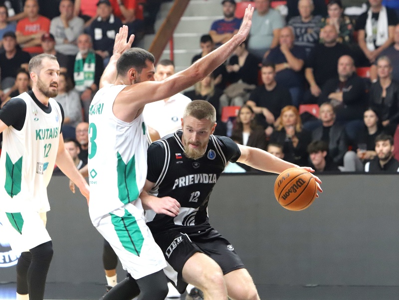 Na snímke Hunter Dean (Prievidza) počas zápasu J-skupiny Európskeho pohára FIBA v basketbale mužov BC PRIEVIDZA - BC Kutaisi