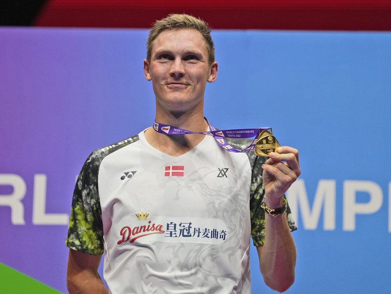 Dánsky bedmintonista Viktor Axelsen získal druhý titul majstra sveta