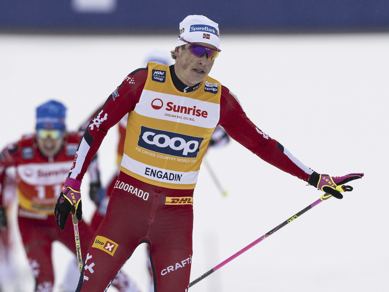 Johannes Hösflot Kläbo počas behu na lyžiach v Engadine