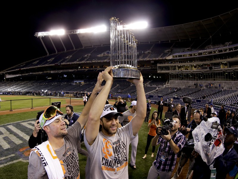 Madison Bumgarner z tímu San Francisco Giants sa raduje z triumfu vo Svetovej sérii MLB