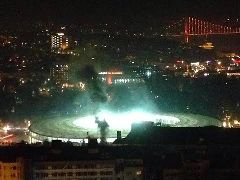 Výbuchy pri štadióne Besiktasu