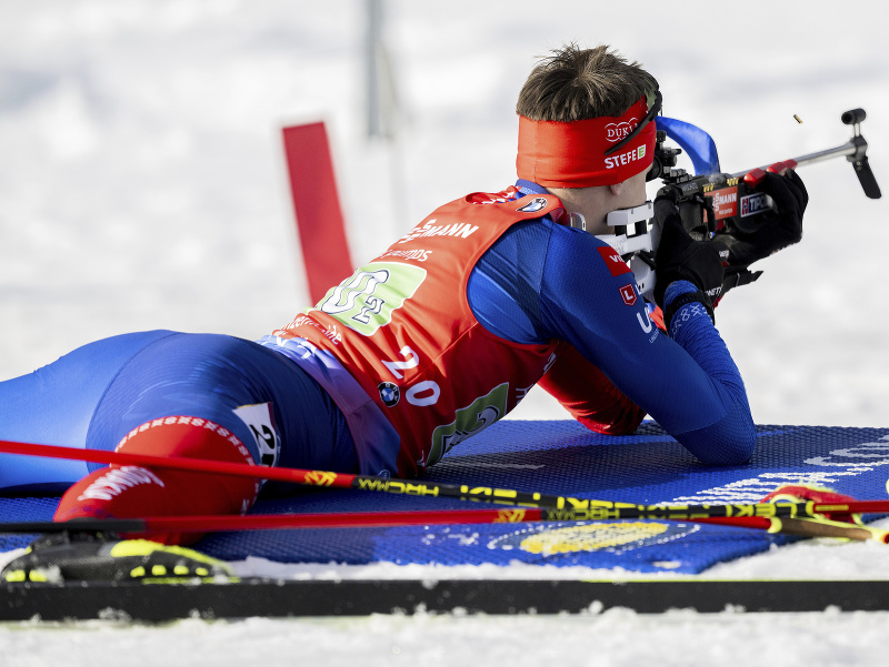 Slovenský biatlonista Jakub Borguľa počas streľby na MS v biatlone
