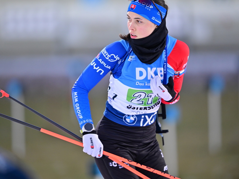 Slovenská biatlonistka Ema Kapustová sa pripravuje v pretekoch mix dvojíc na podujatí Svetového pohára vo švédskom Östersunde