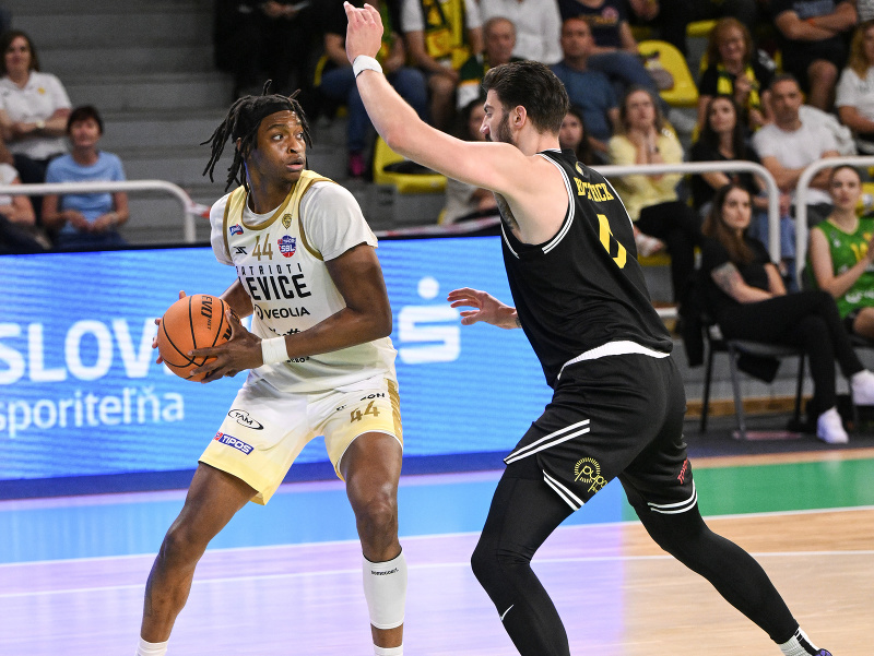 Zľava Karl William Gamble Jr. (Levice) a Trent Elliot Buttrick (Inter)