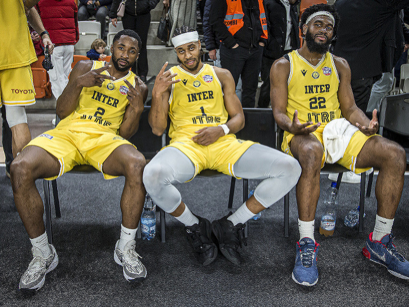 Dontay Caruthers, Isaiah Cousins a RJ Gunn, americkí basketbalisti v službách Interu Bratislava