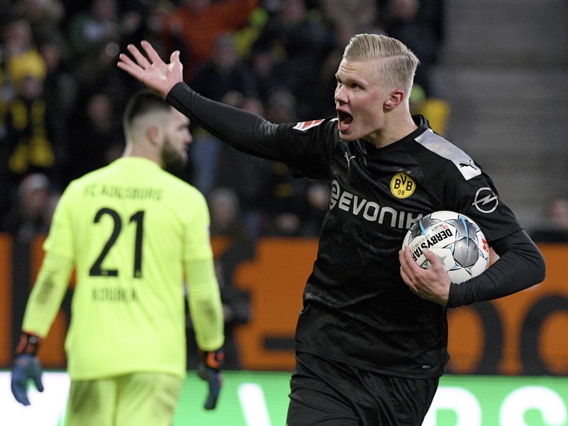 Erling Haaland oslavuje hetrik pri svojom 