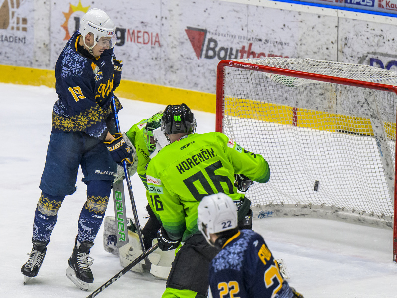 Na snímke zľava Branislav Rapáč (Spišská Nová Ves), Connor LaCouvée, Marek Korenčík (obaja Žilina), Connor Ford (Spišská Nová Ves)